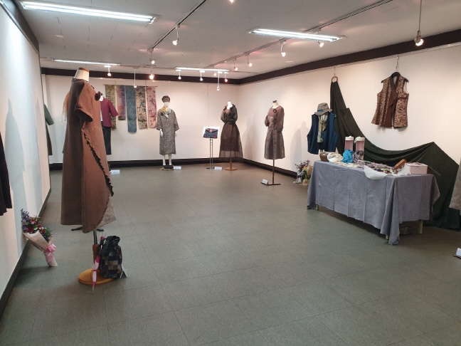 패션의류 및 소품 전시