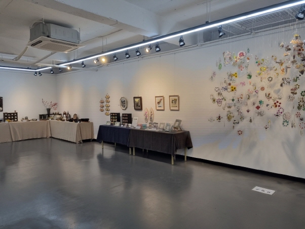 꽃. 종이. 흙 이야기